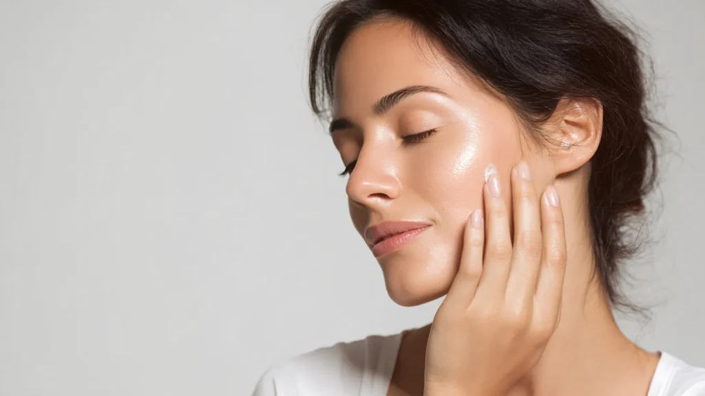 Tendencia “Glass Skin”: cómo lograr una piel luminosa con tratamientos profesionales y productos adecuados